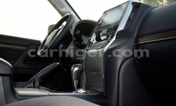 Buy Import Toyota Land Cruiser White Truck in Import - Dubai in Agadez Buy Import Toyota Land Cruiser White Truck in Import - Dubai in Agadez