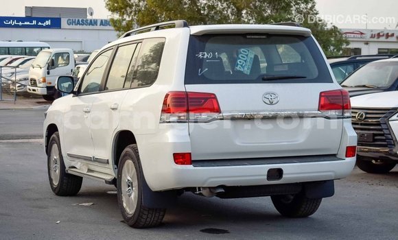 Buy Import Toyota Land Cruiser White Truck in Import - Dubai in Agadez Buy Import Toyota Land Cruiser White Truck in Import - Dubai in Agadez
