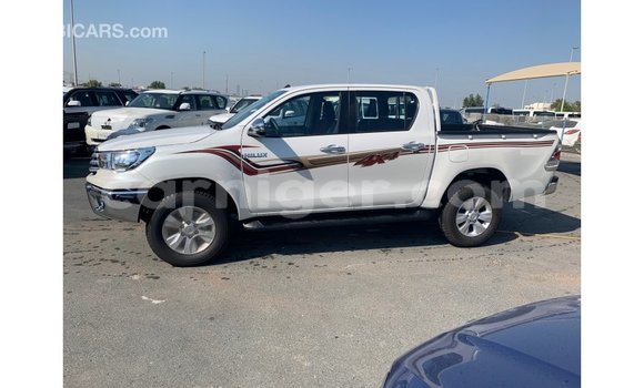Buy Import Toyota Hilux White Car in Import - Dubai in Agadez Buy Import Toyota Hilux White Car in Import - Dubai in Agadez