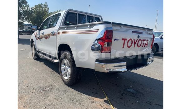 Buy Import Toyota Hilux White Car in Import - Dubai in Agadez Buy Import Toyota Hilux White Car in Import - Dubai in Agadez