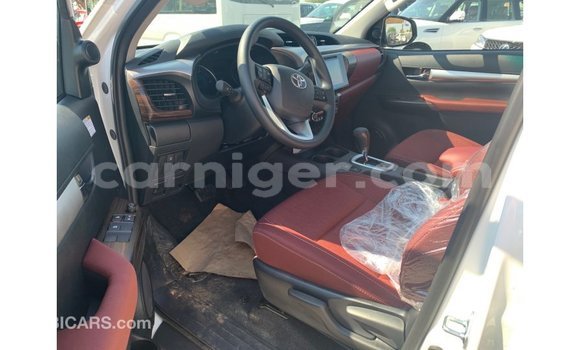 Buy Import Toyota Hilux White Car in Import - Dubai in Agadez Buy Import Toyota Hilux White Car in Import - Dubai in Agadez