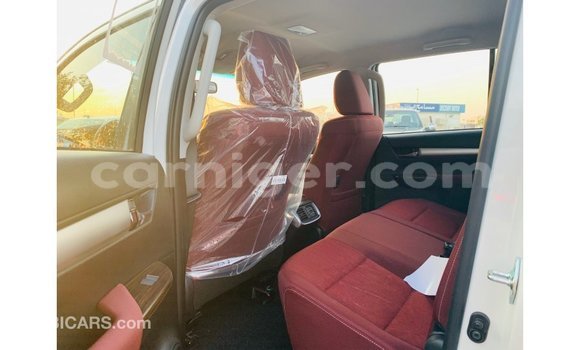Buy Import Toyota Hilux White Car in Import - Dubai in Agadez Buy Import Toyota Hilux White Car in Import - Dubai in Agadez