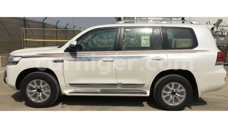 Big with watermark toyota land cruiser agadez import dubai 5362