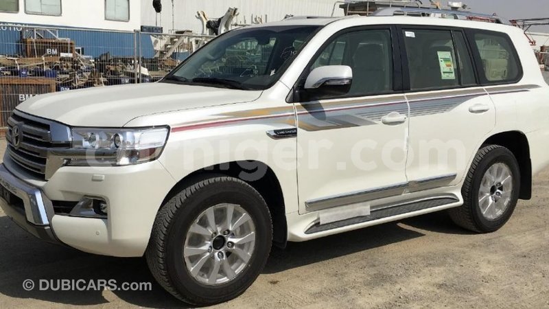 Big with watermark toyota land cruiser agadez import dubai 5362