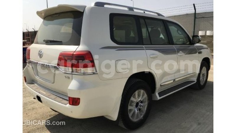 Big with watermark toyota land cruiser agadez import dubai 5362