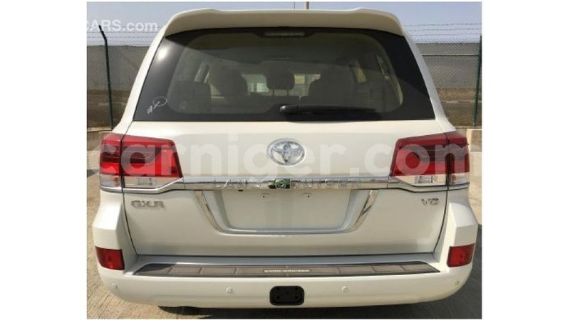 Big with watermark toyota land cruiser agadez import dubai 5362