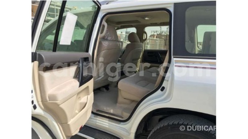 Big with watermark toyota land cruiser agadez import dubai 5362