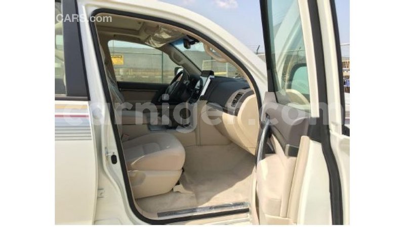 Big with watermark toyota land cruiser agadez import dubai 5362