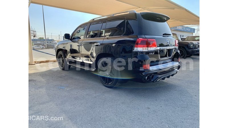 Big with watermark toyota land cruiser agadez import dubai 5363