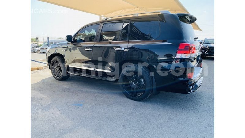 Big with watermark toyota land cruiser agadez import dubai 5363