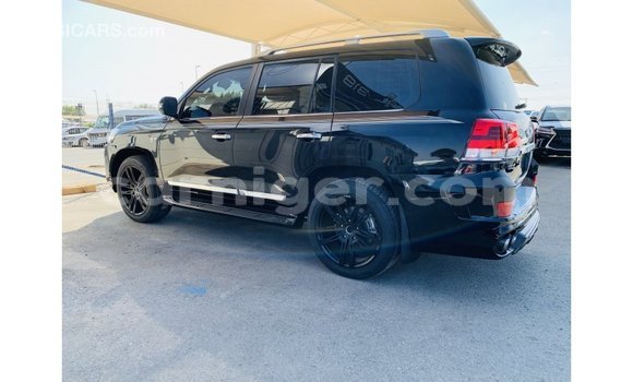 Buy Import Toyota Land Cruiser Black Truck in Import - Dubai in Agadez Buy Import Toyota Land Cruiser Black Truck in Import - Dubai in Agadez