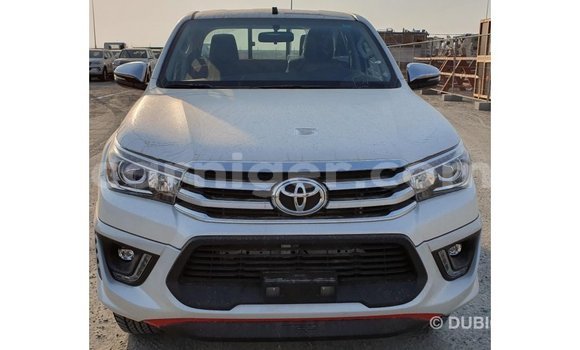 Buy Import Toyota Hilux White Car in Import - Dubai in Agadez Buy Import Toyota Hilux White Car in Import - Dubai in Agadez