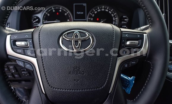Buy Import Toyota Land Cruiser White Truck in Import - Dubai in Agadez Buy Import Toyota Land Cruiser White Truck in Import - Dubai in Agadez