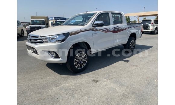 Buy Import Toyota Hilux White Car in Import - Dubai in Agadez Buy Import Toyota Hilux White Car in Import - Dubai in Agadez