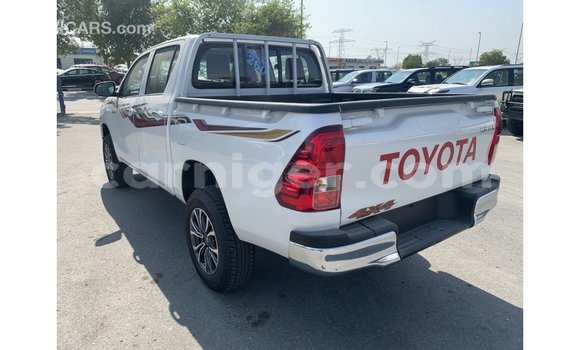 Buy Import Toyota Hilux White Car in Import - Dubai in Agadez Buy Import Toyota Hilux White Car in Import - Dubai in Agadez