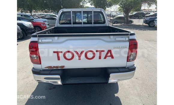Buy Import Toyota Hilux White Car in Import - Dubai in Agadez Buy Import Toyota Hilux White Car in Import - Dubai in Agadez