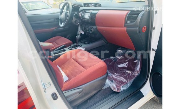 Buy Import Toyota Hilux White Car in Import - Dubai in Agadez Buy Import Toyota Hilux White Car in Import - Dubai in Agadez