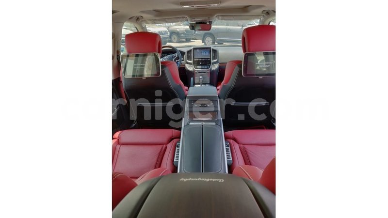 Big with watermark toyota land cruiser agadez import dubai 5392