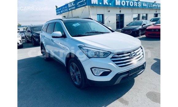Sayi Imported Hyundai Santa Fe White Mota in Import - Dubai a Agadez Sayi Imported Hyundai Santa Fe White Mota in Import - Dubai a Agadez