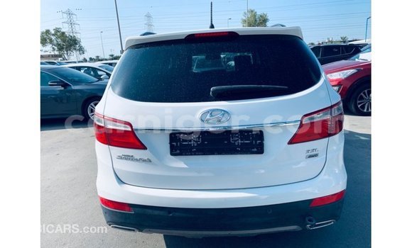 Sayi Imported Hyundai Santa Fe White Mota in Import - Dubai a Agadez Sayi Imported Hyundai Santa Fe White Mota in Import - Dubai a Agadez