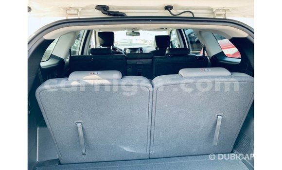 Sayi Imported Hyundai Santa Fe White Mota in Import - Dubai a Agadez Sayi Imported Hyundai Santa Fe White Mota in Import - Dubai a Agadez