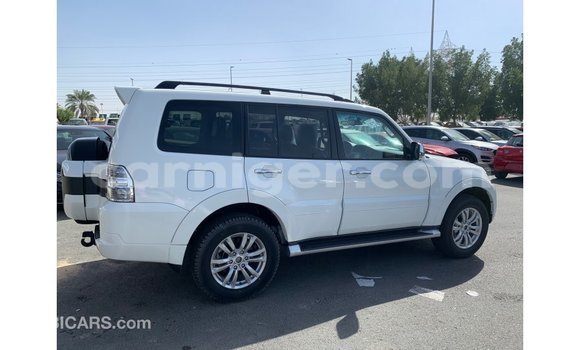 Buy Import Mitsubishi Pajero White Car in Import - Dubai in Agadez Buy Import Mitsubishi Pajero White Car in Import - Dubai in Agadez