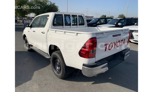 Buy Import Toyota Hilux White Car in Import - Dubai in Agadez Buy Import Toyota Hilux White Car in Import - Dubai in Agadez