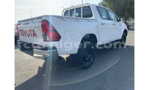 Buy Import Toyota Hilux White Car in Import - Dubai in Agadez Buy Import Toyota Hilux White Car in Import - Dubai in Agadez