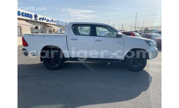 Buy Import Toyota Hilux White Car in Import - Dubai in Agadez Buy Import Toyota Hilux White Car in Import - Dubai in Agadez