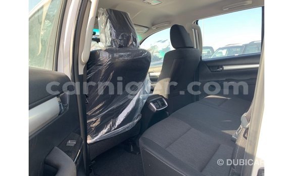 Buy Import Toyota Hilux White Car in Import - Dubai in Agadez Buy Import Toyota Hilux White Car in Import - Dubai in Agadez