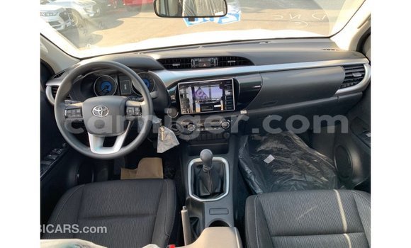 Buy Import Toyota Hilux White Car in Import - Dubai in Agadez Buy Import Toyota Hilux White Car in Import - Dubai in Agadez