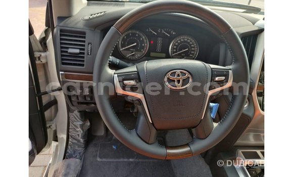 Buy Import Toyota Land Cruiser White Truck in Import - Dubai in Agadez Buy Import Toyota Land Cruiser White Truck in Import - Dubai in Agadez