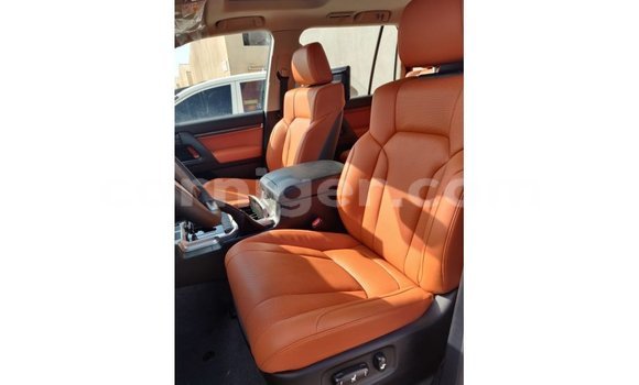 Buy Import Toyota Land Cruiser White Truck in Import - Dubai in Agadez Buy Import Toyota Land Cruiser White Truck in Import - Dubai in Agadez