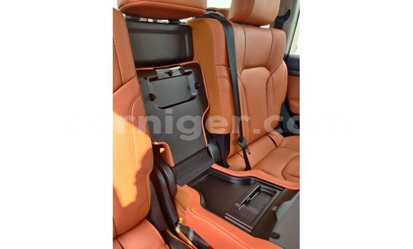 Buy Import Toyota Land Cruiser White Truck in Import - Dubai in Agadez Buy Import Toyota Land Cruiser White Truck in Import - Dubai in Agadez