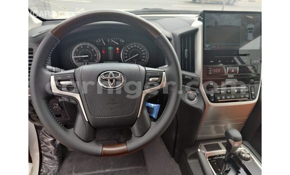 Buy Import Toyota Land Cruiser White Truck in Import - Dubai in Agadez Buy Import Toyota Land Cruiser White Truck in Import - Dubai in Agadez