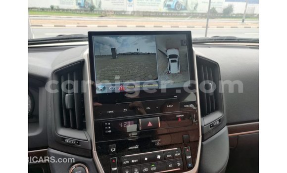 Buy Import Toyota Land Cruiser White Truck in Import - Dubai in Agadez Buy Import Toyota Land Cruiser White Truck in Import - Dubai in Agadez