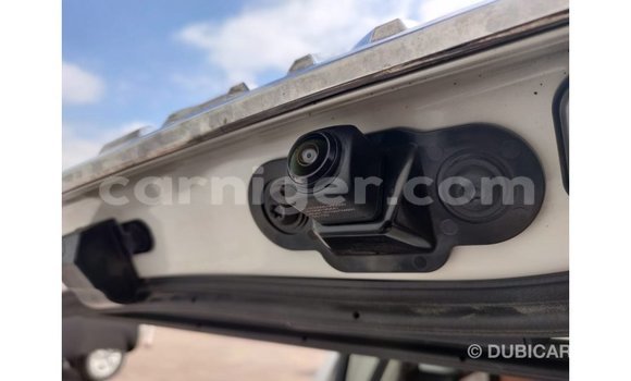 Buy Import Toyota Land Cruiser White Truck in Import - Dubai in Agadez Buy Import Toyota Land Cruiser White Truck in Import - Dubai in Agadez