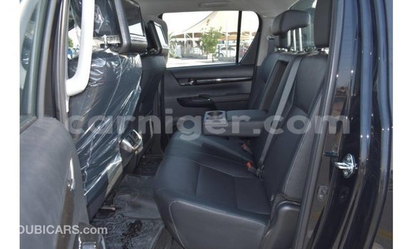 Sayi Imported Toyota Hilux Black Mota in Import - Dubai a Agadez Sayi Imported Toyota Hilux Black Mota in Import - Dubai a Agadez