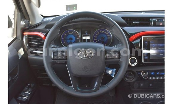 Sayi Imported Toyota Hilux Black Mota in Import - Dubai a Agadez Sayi Imported Toyota Hilux Black Mota in Import - Dubai a Agadez