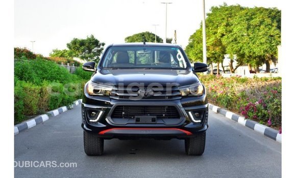 Sayi Imported Toyota Hilux Black Mota in Import - Dubai a Agadez Sayi Imported Toyota Hilux Black Mota in Import - Dubai a Agadez
