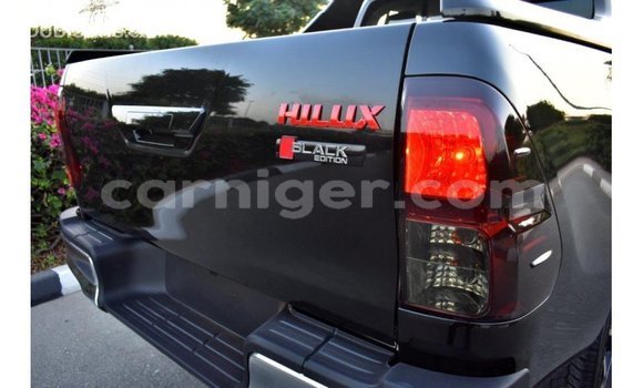 Sayi Imported Toyota Hilux Black Mota in Import - Dubai a Agadez Sayi Imported Toyota Hilux Black Mota in Import - Dubai a Agadez