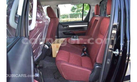 Sayi Imported Toyota Hilux Black Mota in Import - Dubai a Agadez Sayi Imported Toyota Hilux Black Mota in Import - Dubai a Agadez