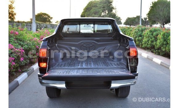 Sayi Imported Toyota Hilux Black Mota in Import - Dubai a Agadez Sayi Imported Toyota Hilux Black Mota in Import - Dubai a Agadez