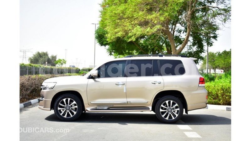 Big with watermark toyota land cruiser agadez import dubai 5422