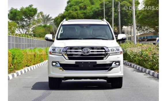 Sayi Imported Toyota Land Cruiser White Babbar mota in Import - Dubai a Agadez Sayi Imported Toyota Land Cruiser White Babbar mota in Import - Dubai a Agadez