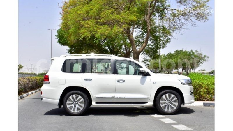 Big with watermark toyota land cruiser agadez import dubai 5426