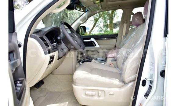 Sayi Imported Toyota Land Cruiser White Babbar mota in Import - Dubai a Agadez Sayi Imported Toyota Land Cruiser White Babbar mota in Import - Dubai a Agadez