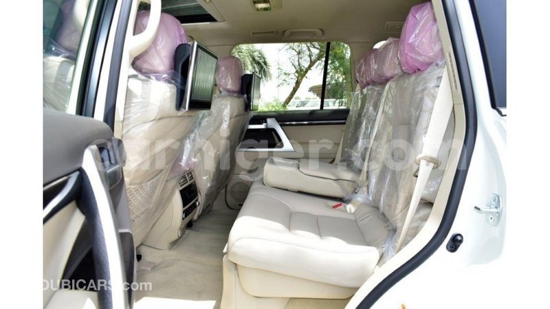 Big with watermark toyota land cruiser agadez import dubai 5426