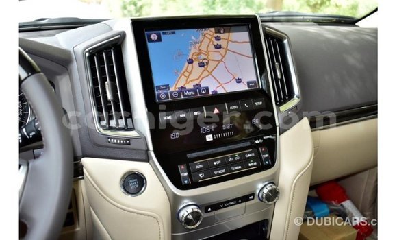 Sayi Imported Toyota Land Cruiser White Babbar mota in Import - Dubai a Agadez Sayi Imported Toyota Land Cruiser White Babbar mota in Import - Dubai a Agadez