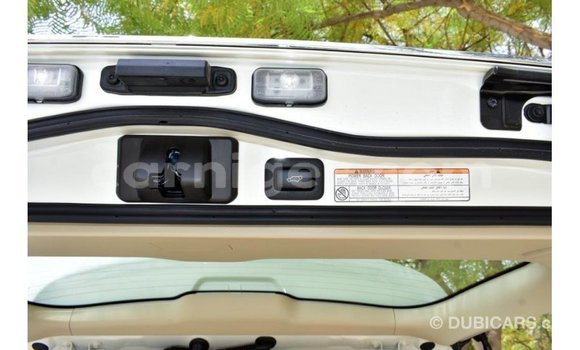 Sayi Imported Toyota Land Cruiser White Babbar mota in Import - Dubai a Agadez Sayi Imported Toyota Land Cruiser White Babbar mota in Import - Dubai a Agadez